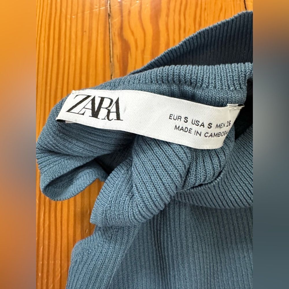 ZARA Turtleneck Top - Picture 2 of 4